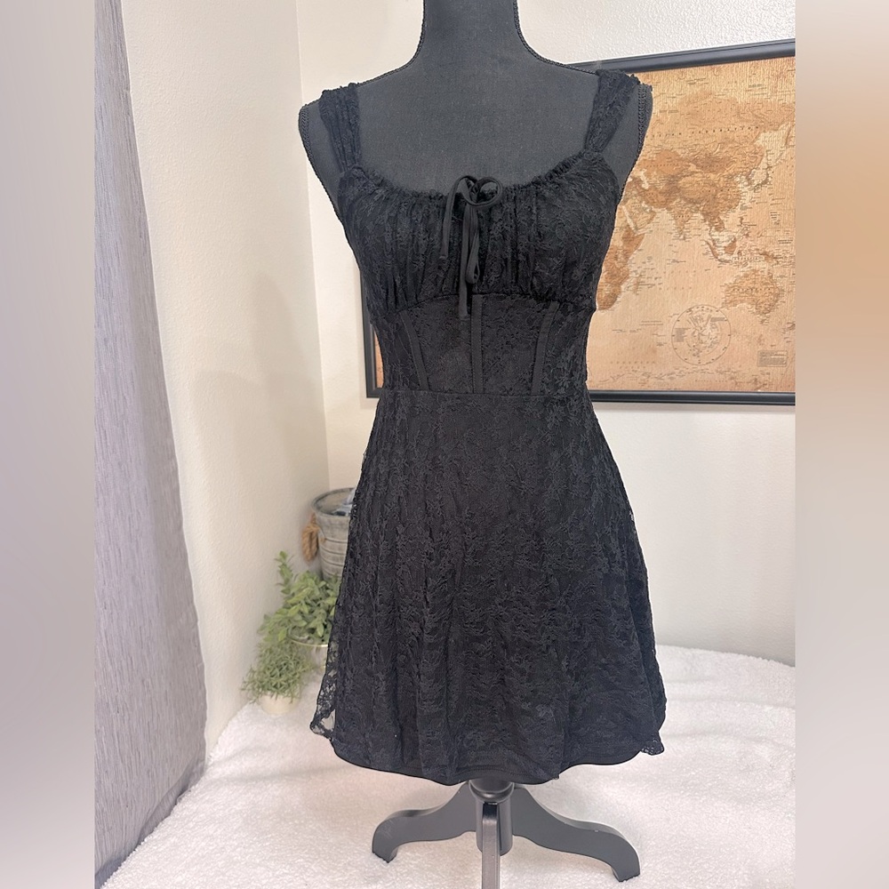 Forever 21 black lace dress small